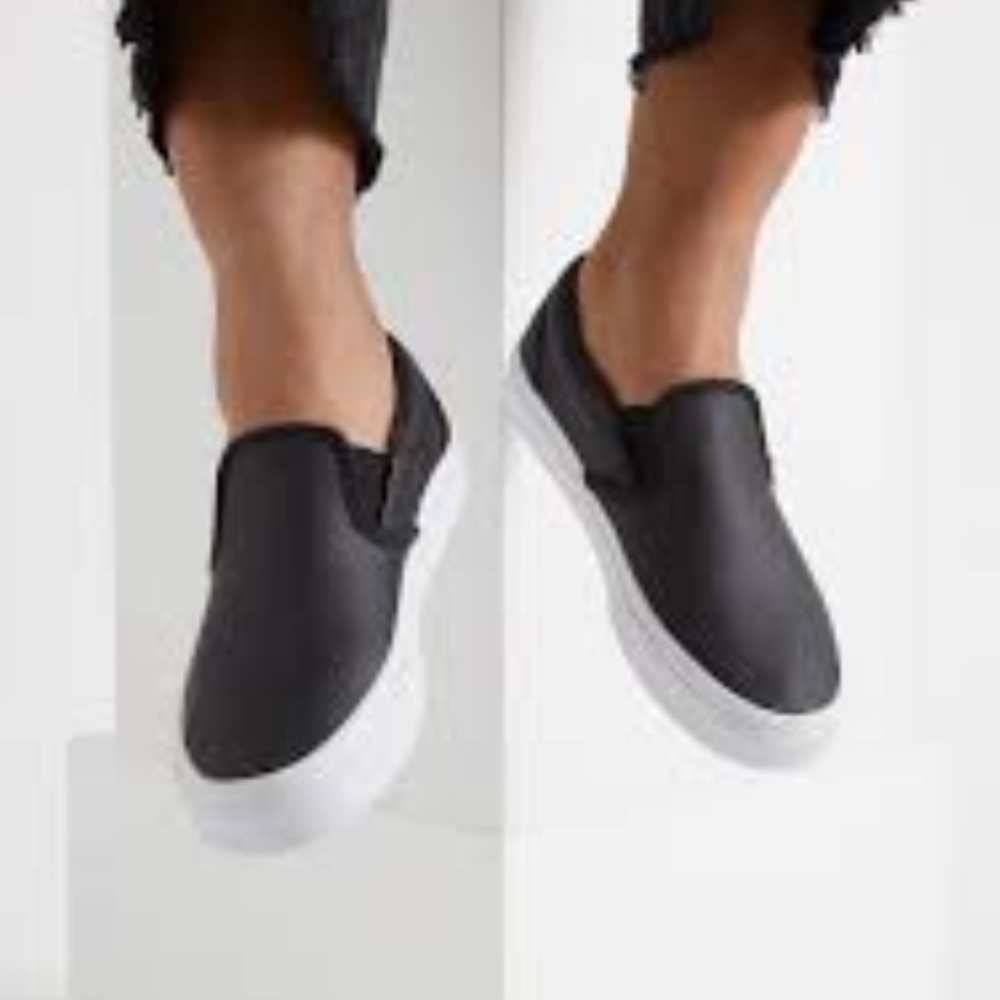 VANS CLASSIC black leather slip ons size 7